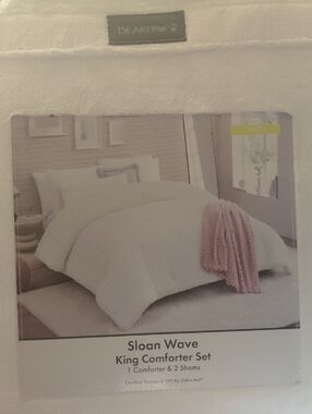 BearPaw Extra Soft Soft Plush Sloan Wave King Comforter Set in White
